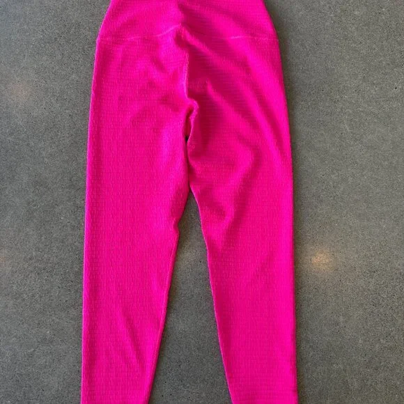 Carbon38 Ribbed Hot Pink Set (Textured) - Picture 4 of 6